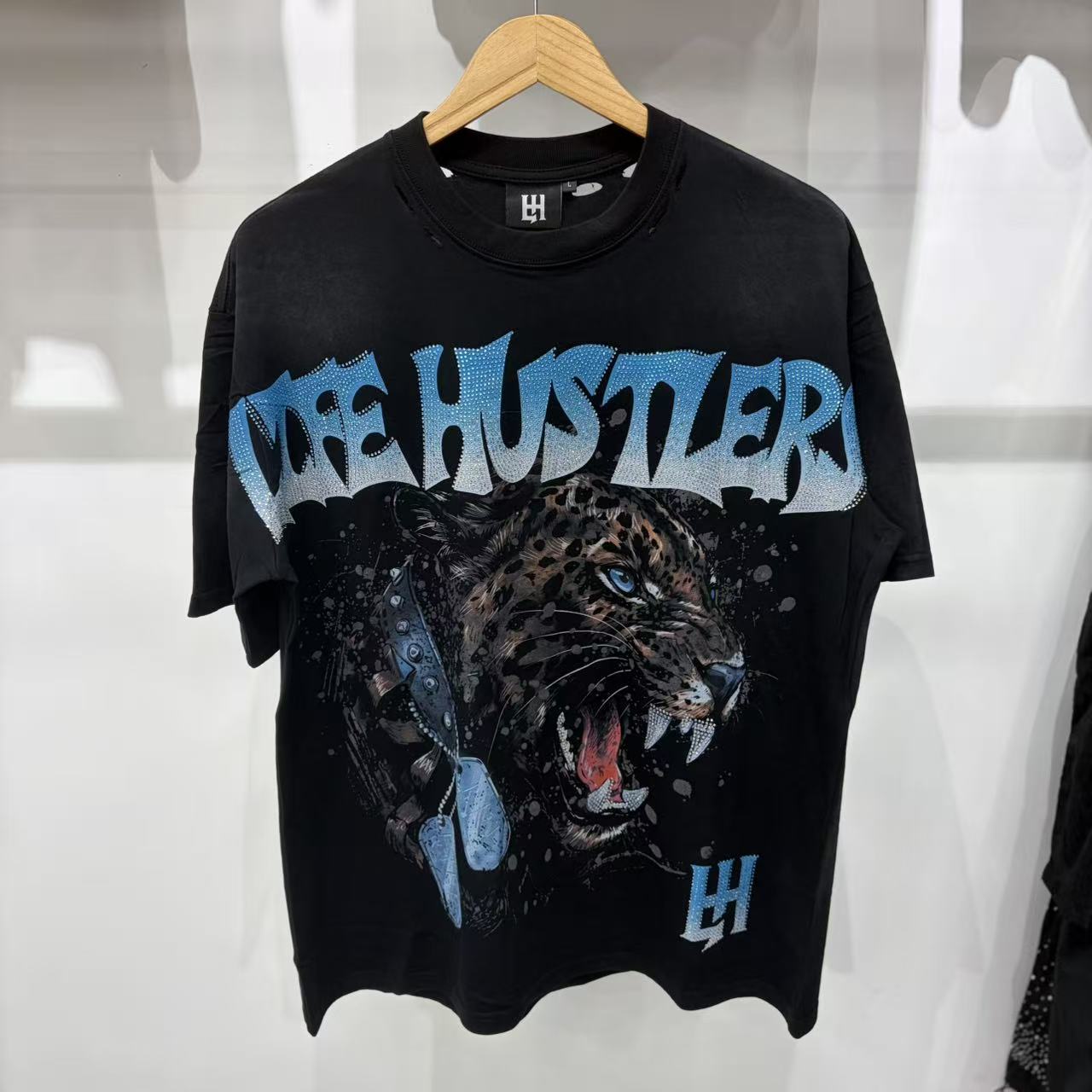Vintage Roaring Panther Graphic Oversized Unisex T‑Shirt
