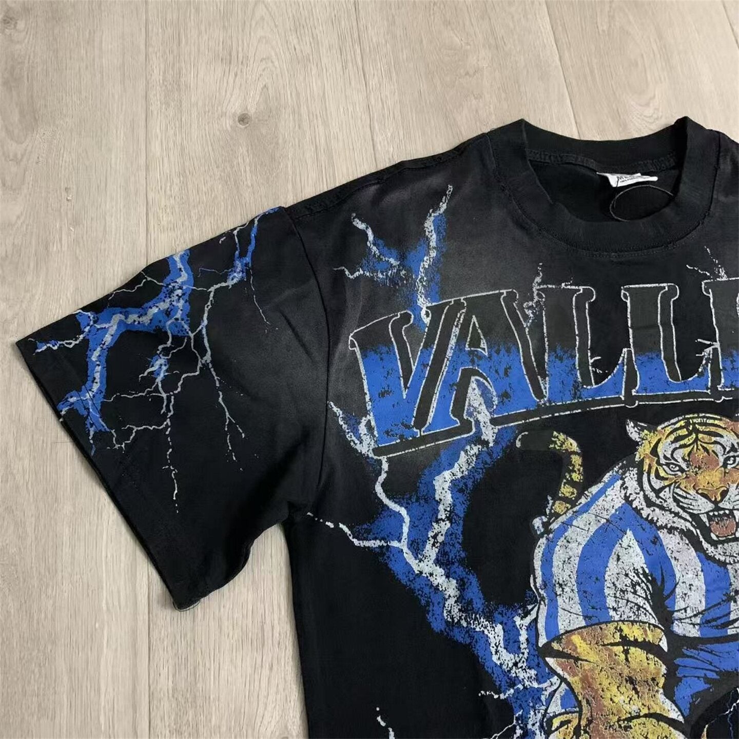 Black Tiger Soccer Lightning Vintage Oversized Unisex T‑Shirt