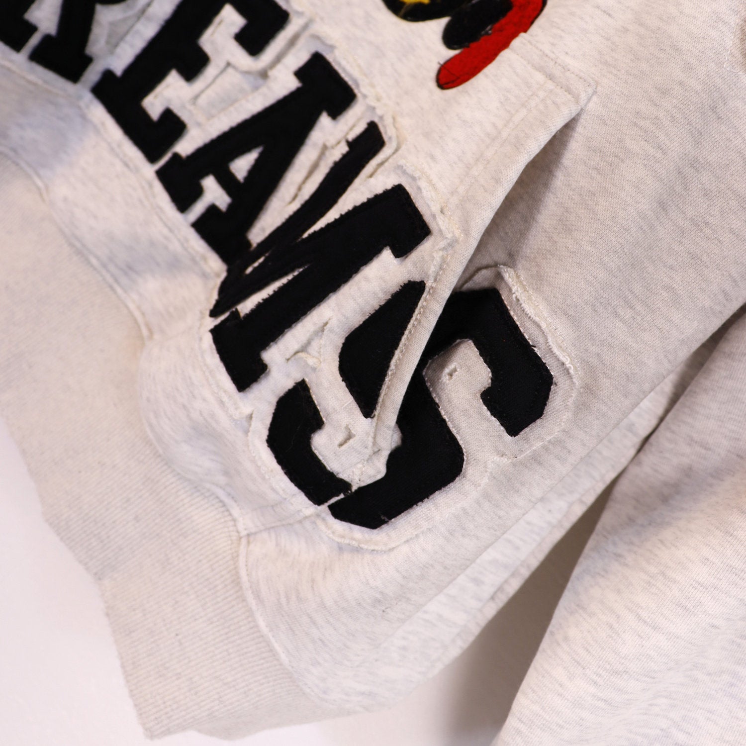 Valley Dreams Cartoon Bee Chenille Patch Pullover Hoodie, Off‑White Vintage Washed Striped‑Sleeve Streetwear Unisex Sweatshirt
